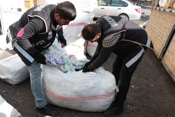 Aksaray’da bebek bezleri arasında kaçak sigara sevkiyatı