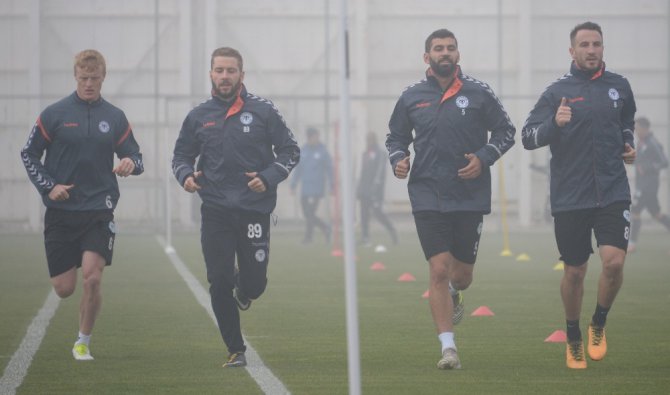 Atiker Konyaspor sis altında çalıştı