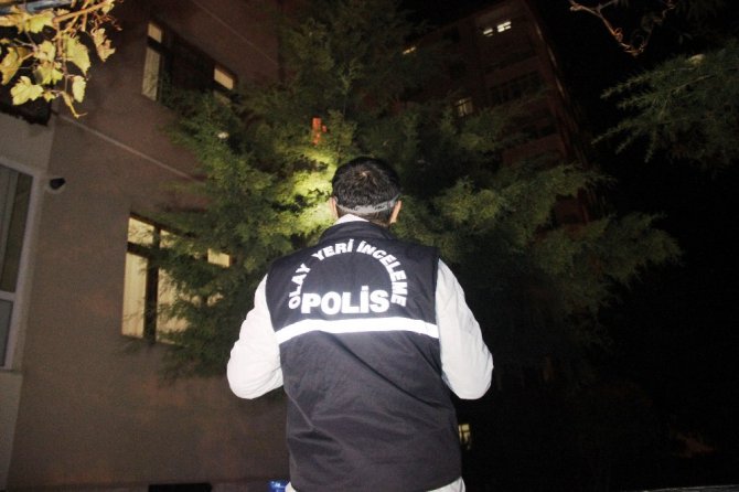 7’inci kattan atladı önce çam ağacının üzerine ardından yere düştü