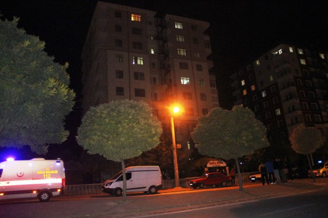 7’inci kattan atladı önce çam ağacının üzerine ardından yere düştü