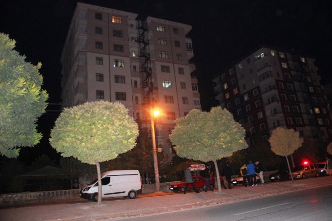7’inci kattan atladı önce çam ağacının üzerine ardından yere düştü
