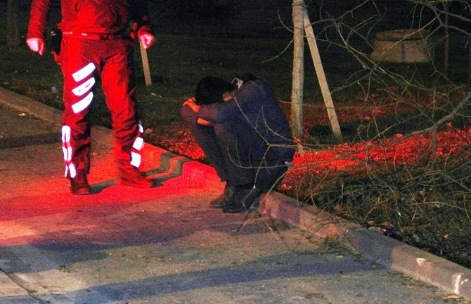 Polisin dur ihtarına uymayan ehliyetsiz sürücü takla attı
