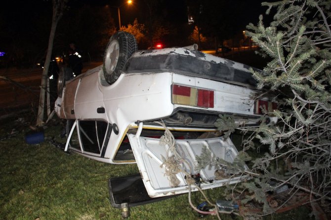 Polisin dur ihtarına uymayan ehliyetsiz sürücü takla attı