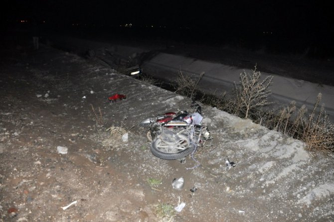 Otomobil ile motosiklet çarpıştı: 3 yaralı