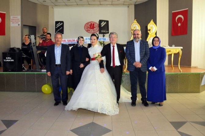 Çinli geline dini nikah ve Türk usulü düğün