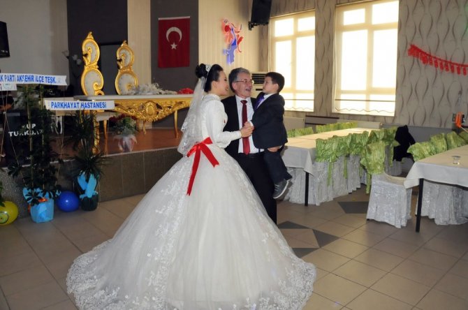 Çinli geline dini nikah ve Türk usulü düğün
