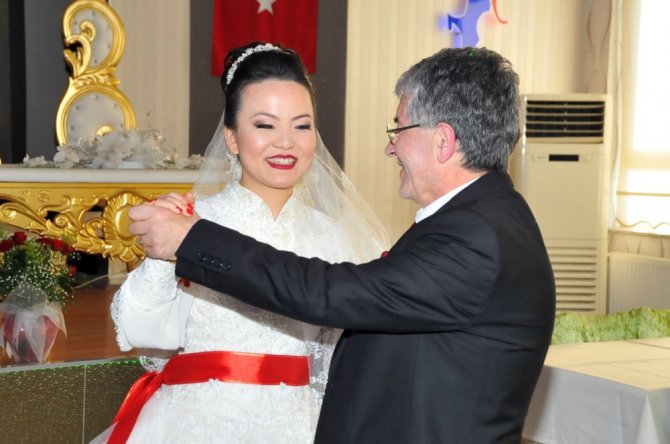 Çinli geline dini nikah ve Türk usulü düğün