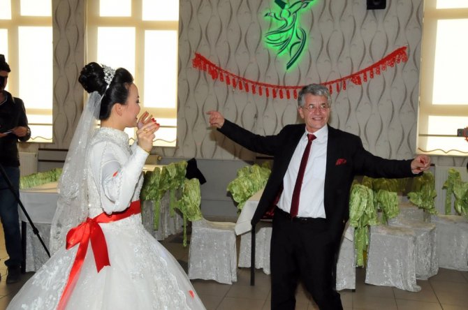 Çinli geline dini nikah ve Türk usulü düğün