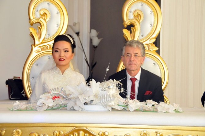 Çinli geline dini nikah ve Türk usulü düğün