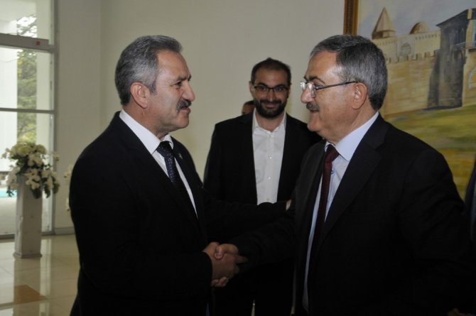 Türkiye’nin iki büyük kupası, Selçuk’ta sergileniyor