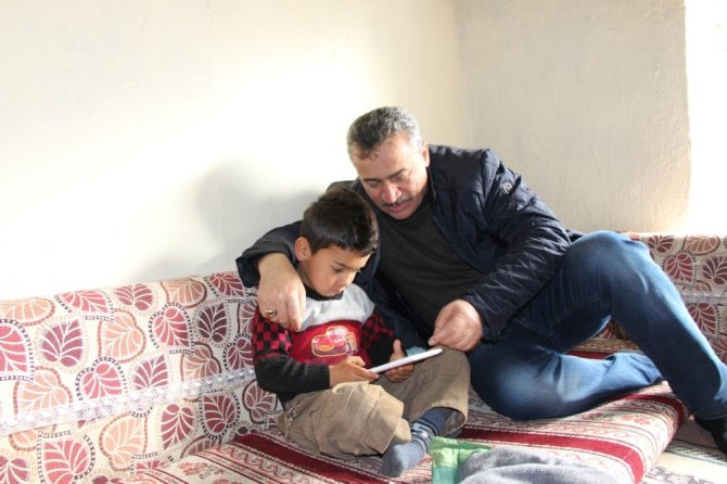 Başkan Tutal’dan evi yanan aileye ziyaret