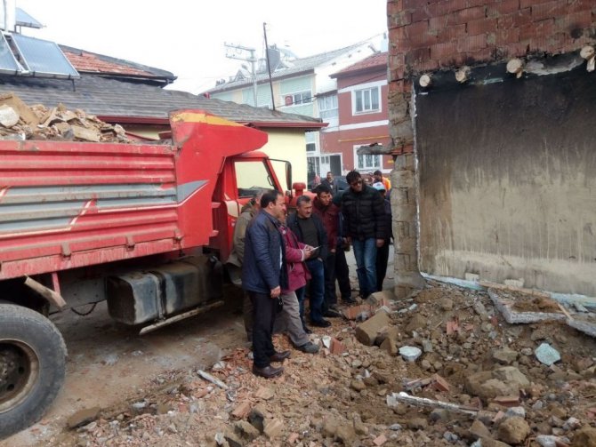 Başkan Tutal’dan evi yanan aileye ziyaret