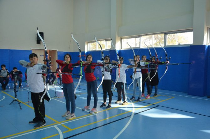 Ereğli ilçesinde okçuluk öğrenen sporcular destek bekliyor