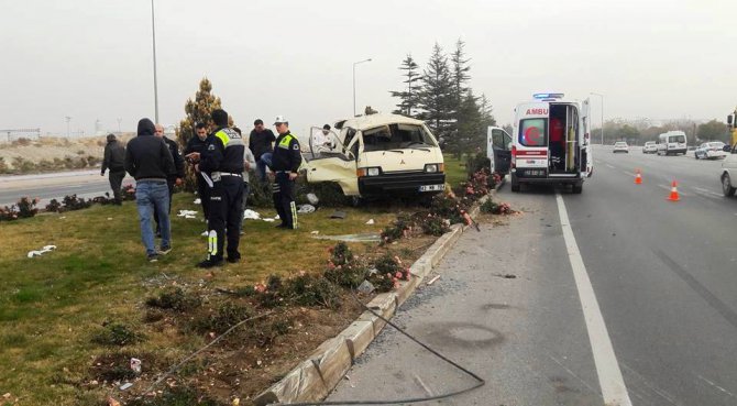 Suriyeli inşaat işçilerini taşıyan minibüs devrildi: 7 yaralı