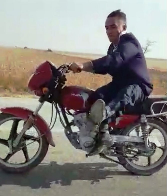 Motosiklet üzerinde yapmadığı kalmadı