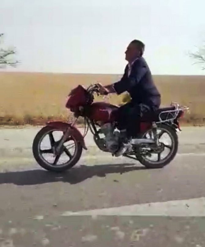 Motosiklet üzerinde yapmadığı kalmadı