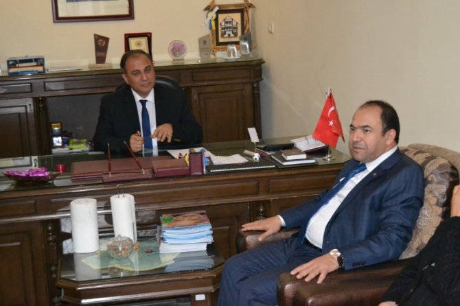 Kaymakam Arslan yardım derneğini ziyaret etti