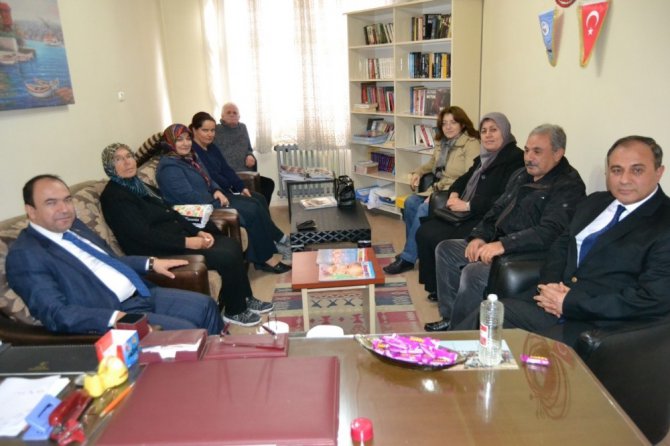 Kaymakam Arslan yardım derneğini ziyaret etti