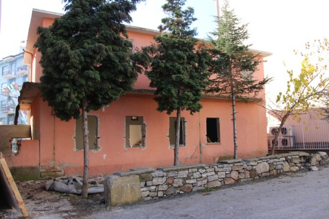 Seydişehir’de kütüphane yıkımı başladı