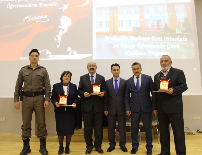 Başkan Tutal, 24 Kasım’da öğretmenleri unutmadı