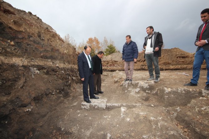 Araştırma kazısında tarihi sur kalıntıları ortaya çıktı