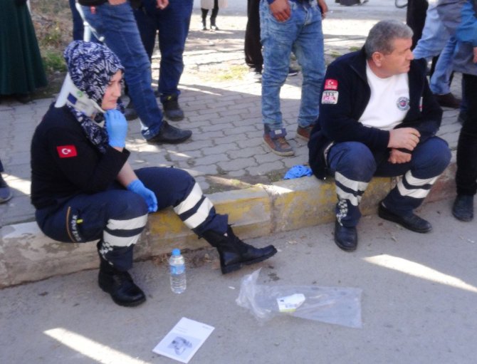 Ambulans otomobille çarpıştı: 5 yaralı
