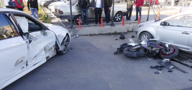 Otomobille çarpışan motosikletin sürücüsü ağır yaralandı