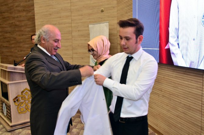 NEÜ’lü genç diş hekimleri beyaz önlüklerini giydi