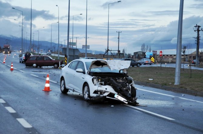 Akşehir’de trafik kazası: 3 yaralı