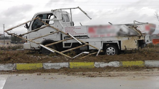 Kontrolden çıkan pikap takla attı: 3 yaralı