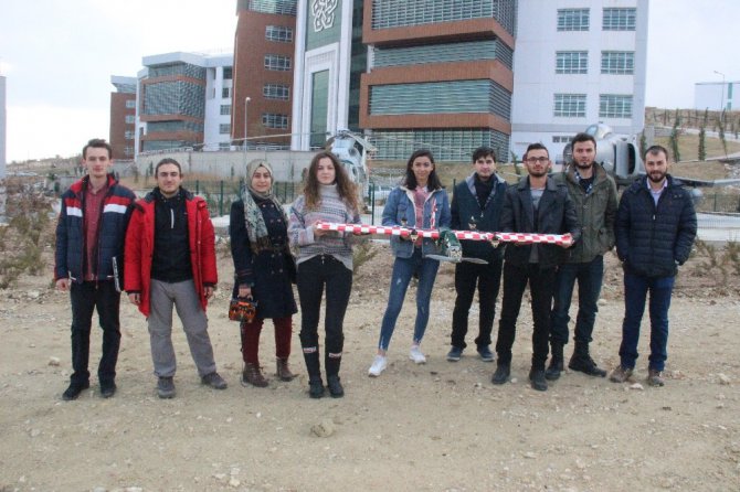 Üniversite öğrencileri 40 günde dikine iniş-kalkış yapabilen İHA yaptı