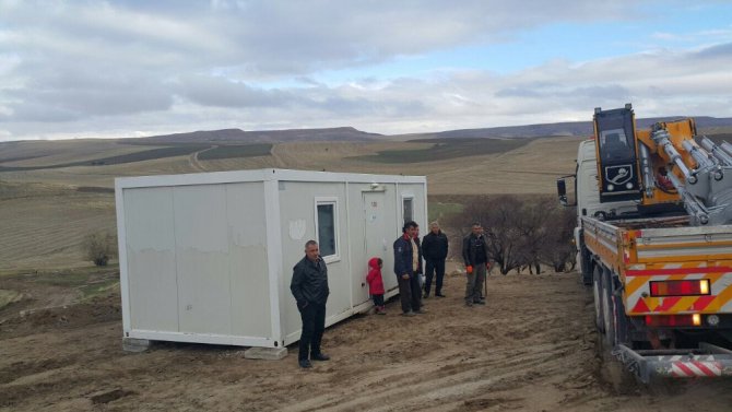 Aksaray’da evi yanan vatandaşa AFAD konteyner verdi