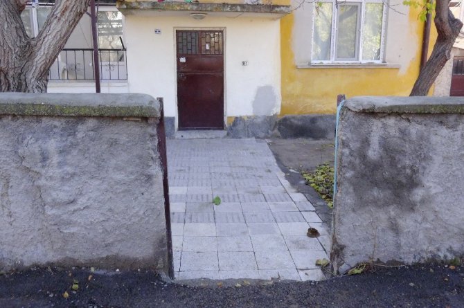 Kapı hırsızları mahallede kapı bırakmadı
