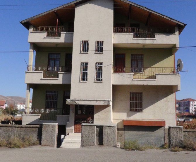 Kapı hırsızları mahallede kapı bırakmadı