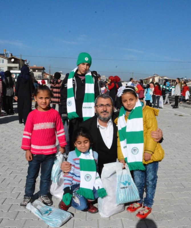 Atiker Konyaspor 300 çocuğu sevindirdi