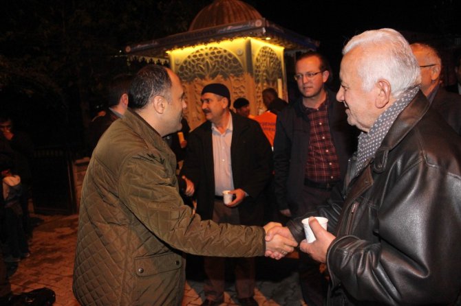 Beyşehir Belediyesi’nden kandil gecesinde sıcak süt ikramı