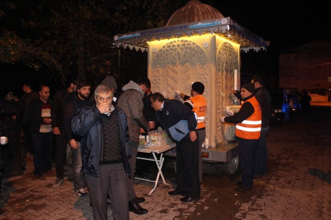 Beyşehir Belediyesi’nden kandil gecesinde sıcak süt ikramı
