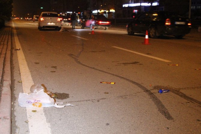 Otomobilin çarptığı bisikletli hayatını kaybetti