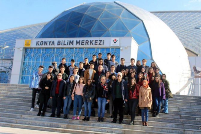 Ereğli Belediyesi gençleri Bilim Merkezine götürdü