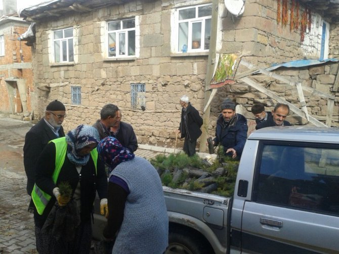 Seydişehir Belediyesi’nden 21 bin 600 adet fidan dağıtımı