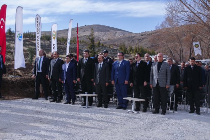 Yunak’ta 2 bin 500 fidan toprakla buluştu