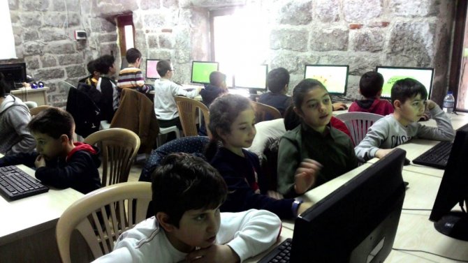 Aksaray Belediyesinin algoritma robotik kodlama kursu ilgi görüyor