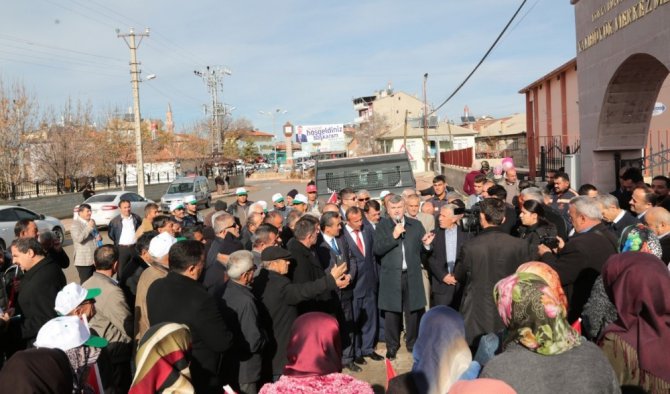 Başkan Akyürek, Ahırlı ve Yalıhüyük’te çok sayıda yatırımı inceledi