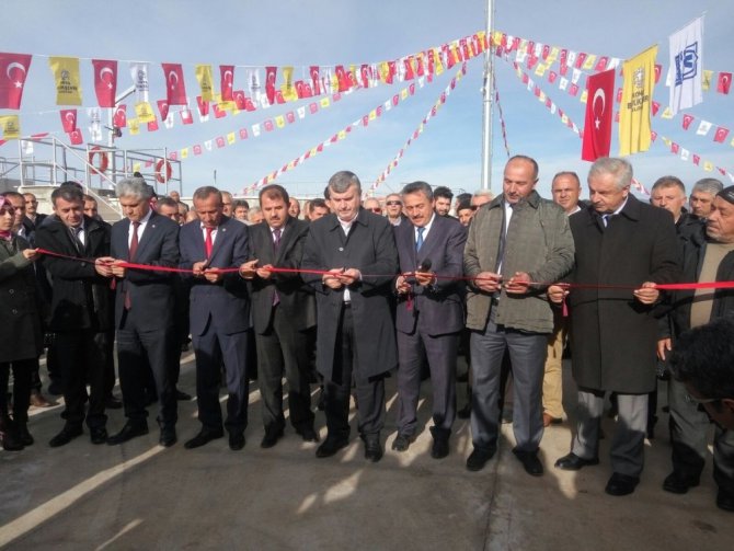 Başkan Akyürek, Ahırlı ve Yalıhüyük’te çok sayıda yatırımı inceledi
