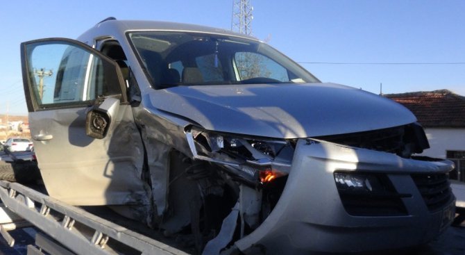 Aksaray’da otomobiller çarpıştı: 3 yaralı
