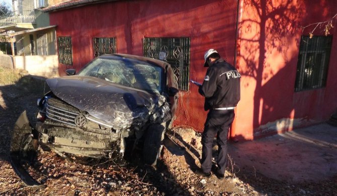 Aksaray’da otomobiller çarpıştı: 3 yaralı
