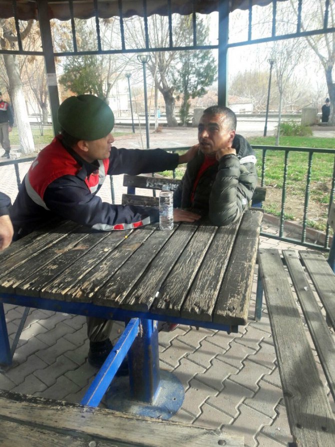 (Düzeltme) Teyzesinin eski kocasını öldürüp, boynuna dayadığı silahla intihar etmek istedi