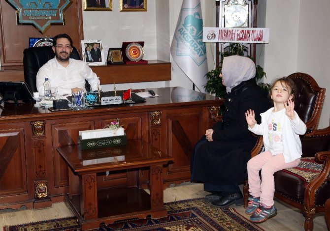 “Tayyip Dede” diyerek seslenen Gülhan, Başkan Yazgı’ yı ziyaret etti