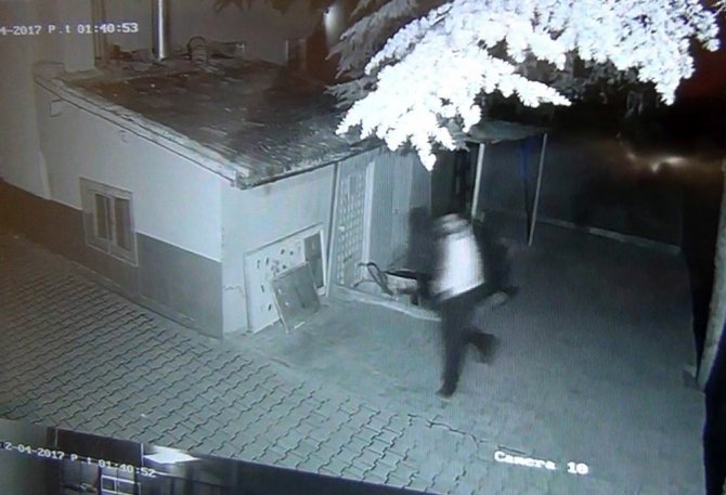 Polisle çatışan yağma şüphelileri güvenlik kamerasında