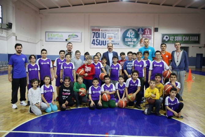 Başkan Altay spor okullarını ziyaret etti